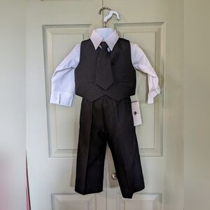 New  4pc boys suit, black dress pants, vest and Tie, white dress shirt, T8MIS